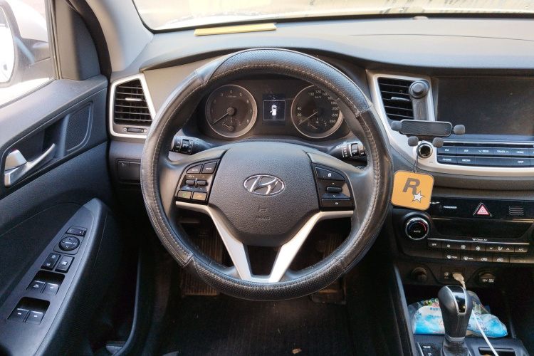 Hyundai Tucson (Imported) 2016 car image #12