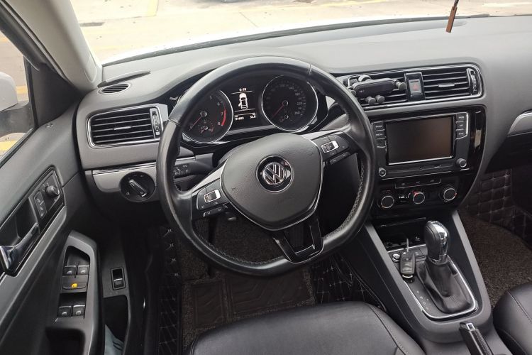 Volkswagen Sagitar 2018 immagine di auto #12