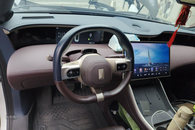 Avatr 11 2023 car image #12