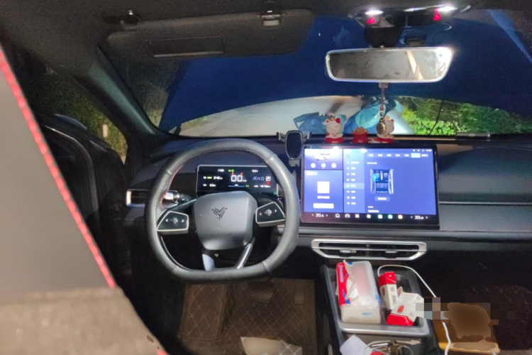 哪吒汽车 哪吒X 2023 汽车图片 #12