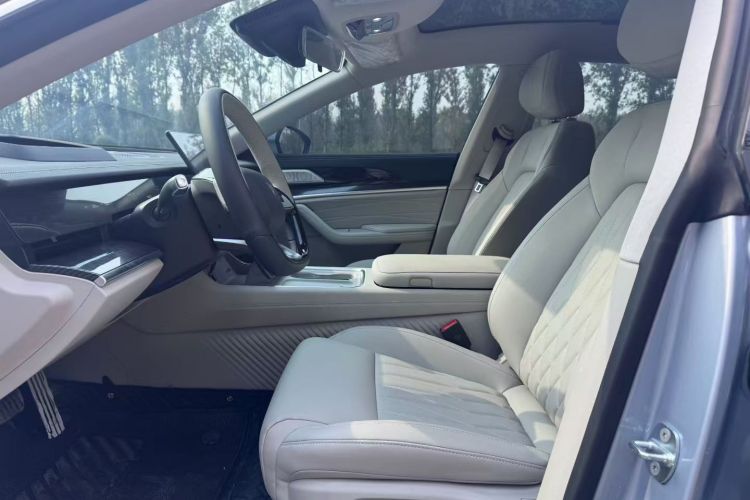 哪吒汽车 哪吒S猎装 2025 汽车图片 #12