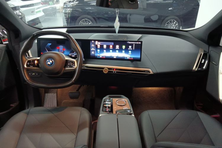 BMW i5 M60 2022 car image #12