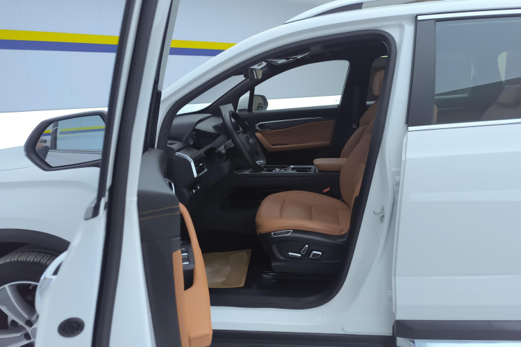 GEELY Okavango L 2024 car image #12