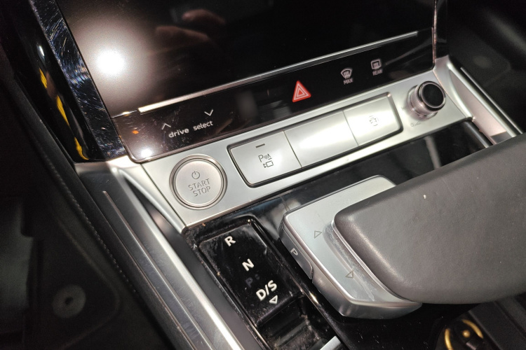 Audi e-tron (Imported) 2020 car image #12