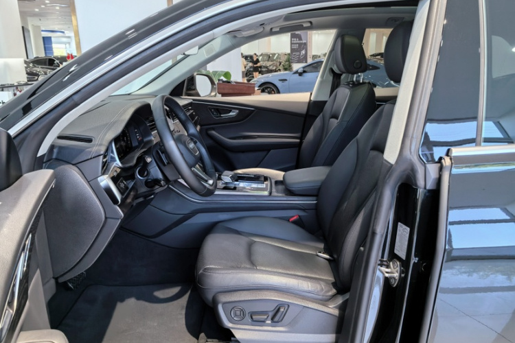 Audi Q8 2024 car image #12