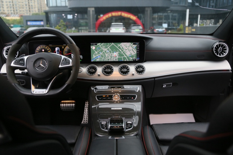 Mercedes-Benz E AMG 2018 immagine di auto #12