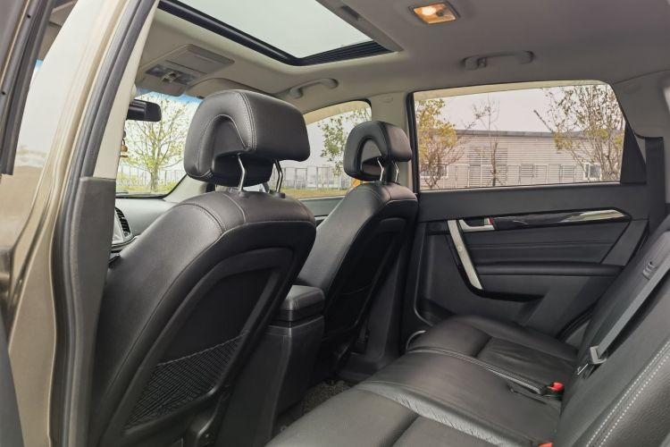 Chevrolet Captiva (Imported) 2015 car image #12