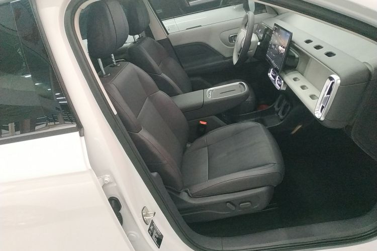 零跑汽车 零跑B10 2025 汽车图片 #12