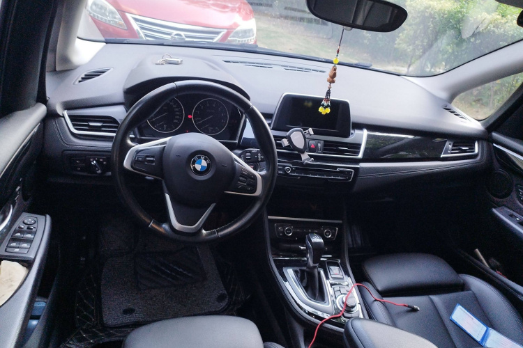 BMW 2 Series Tourer (Imported) 2016 immagine di auto #12