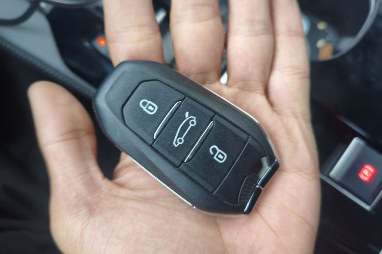 Citroen C5 X 2023 car image #12