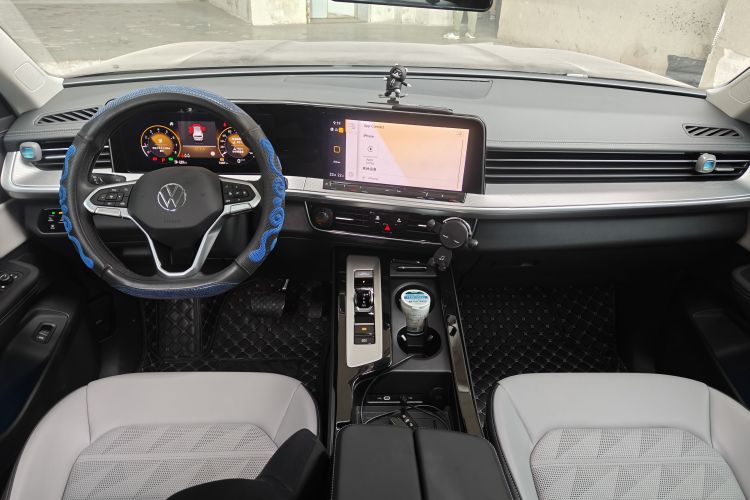 Volkswagen Tavendor 2023 car image #12