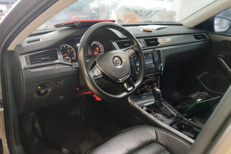 Volkswagen Passat 2017 car image #12