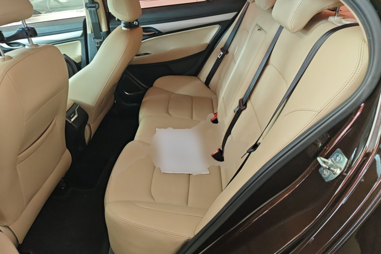 GEELY Emgrand 2018 car image #12