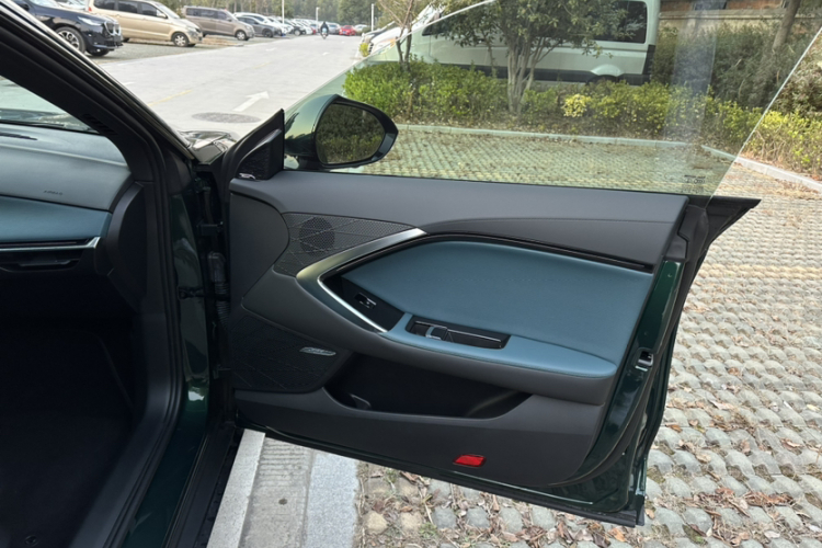 MG 7 2024 car image #12