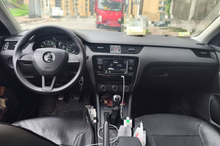 Skoda Octavia 2019 car image #12