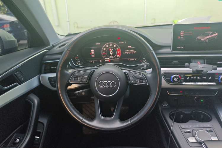 Audi A4L 2019 car image #12
