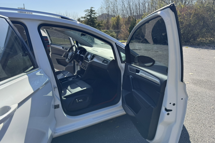 Volkswagen Golf Sportsvan 2020 car image #12