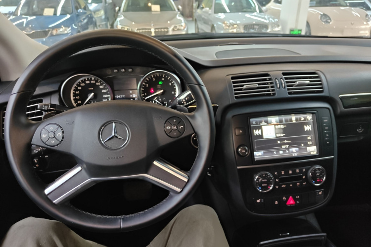 Mercedes-Benz R Class 2017 #12 Mercedes-Benz R Class 2017 car image #12