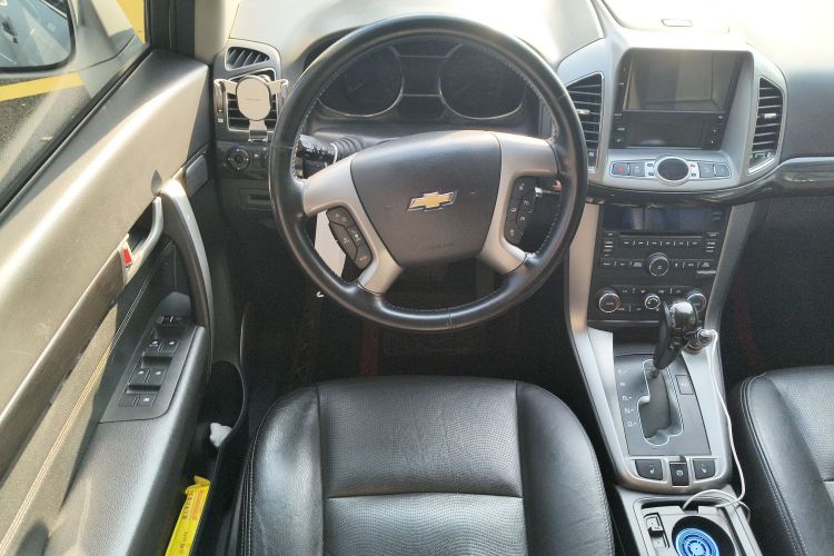 Chevrolet Captiva (Imported) 2017 car image #12