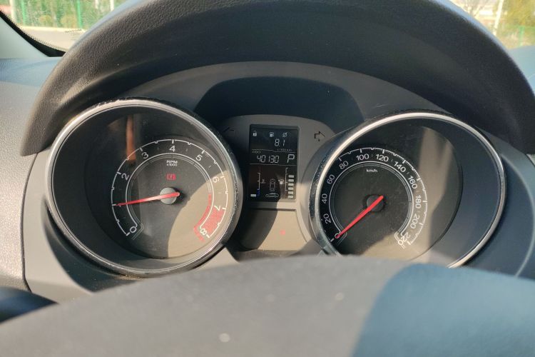 MG GT 2016 car image #12