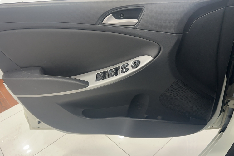 Hyundai Reina Hatchback 2015 #12 Hyundai Reina Hatchback 2015 immagine di auto #12