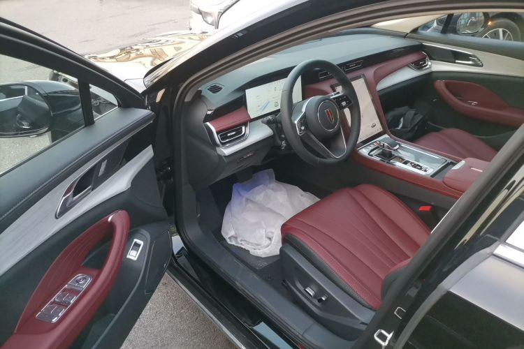 HongQi H5 PHEV 2025 #12 HongQi H5 PHEV 2025 car image #12