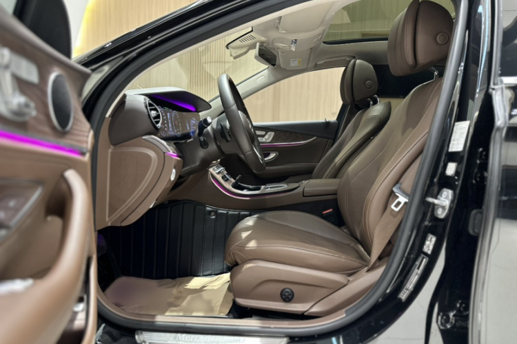 Mercedes-Benz E Class New Energy 2020 car image #12