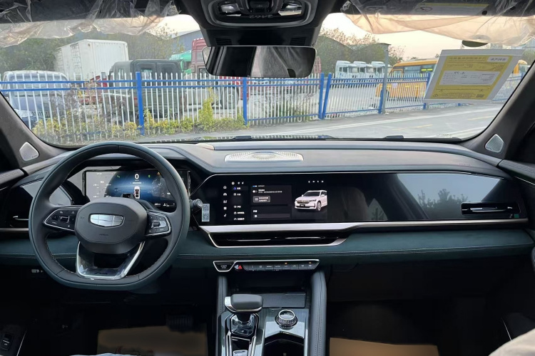 GEELY Monjaro MHEV 2025 car image #12