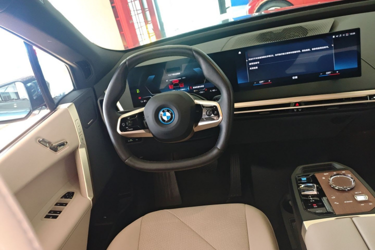 BMW i5 M60 2023 car image #12