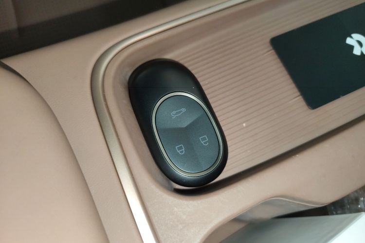 NIO ES6 2023 изображение автомобиля #12