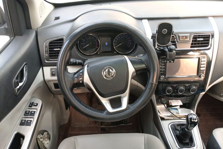 Forthing S500 2017 car image #12