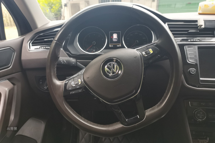 Volkswagen Tiguan L 2018 immagine di auto #12