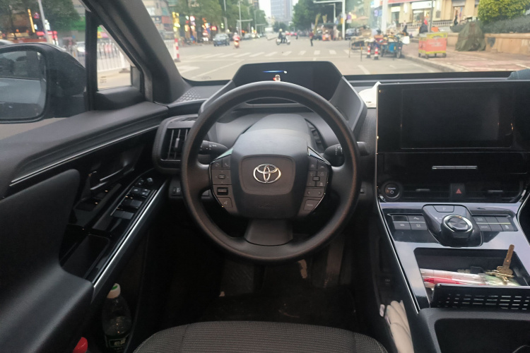 Toyota bZ4X 2023 immagine di auto #12