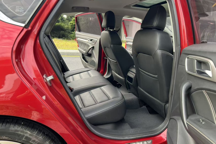 MG 6 New Energy 2018 car image #12