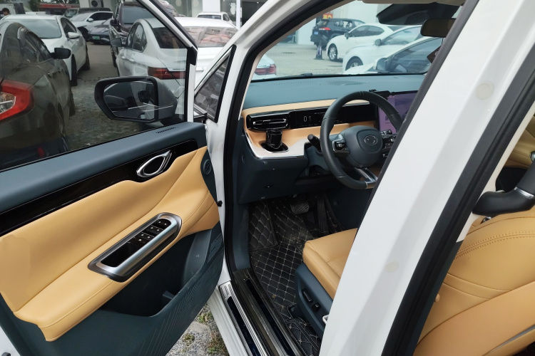 GAC Trumpchi E8 New Energy 2024 car image #12