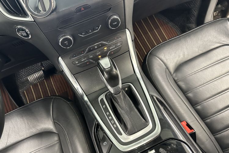 Ford Edge 2017 صورة سيارة #12