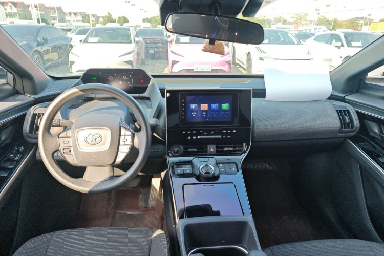 Toyota bZ4X 2024 immagine di auto #12