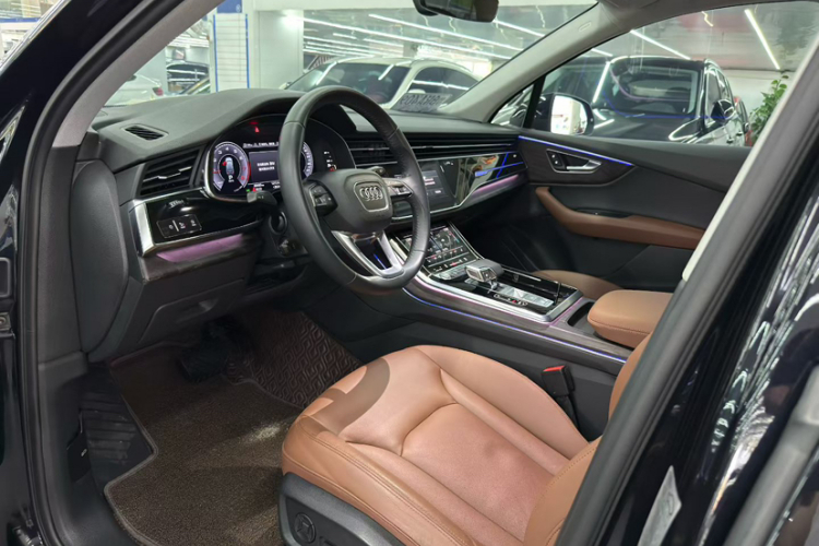 Audi Q7 2020 car image #12