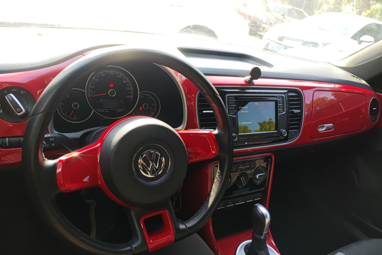 Volkswagen Beetle 2018 car image #12