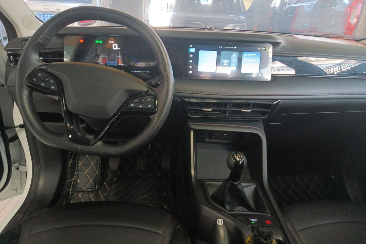 Roewe i5 2023 car image #12