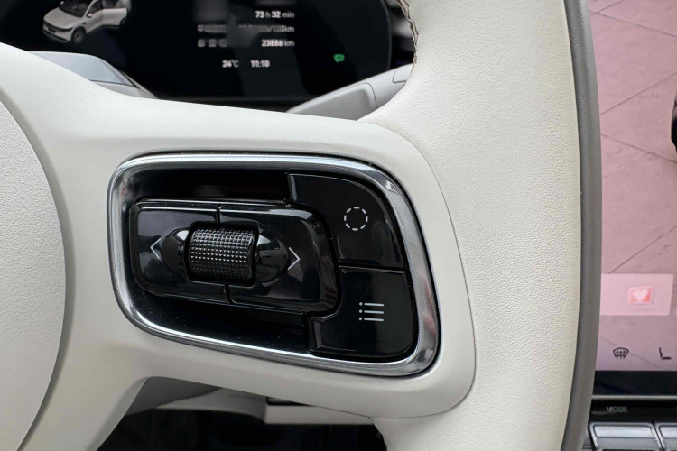Zeekr 7X 2024 car image #12