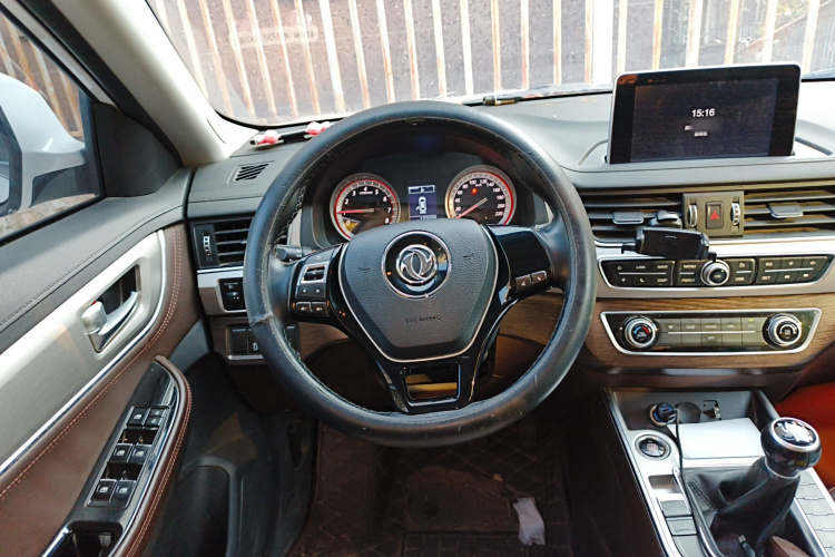 Forthing JOYEAR X5 2017 #12 Forthing JOYEAR X5 2017 car image #12