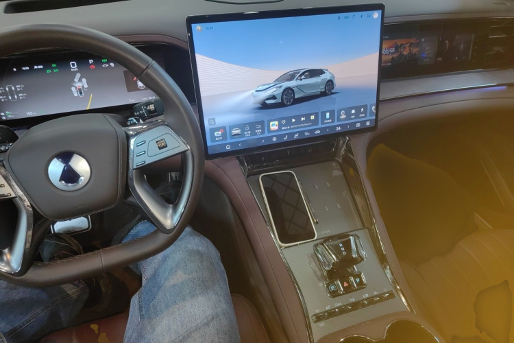 Denza Z9GT 2024 #12 Denza Z9GT 2024 car image #12