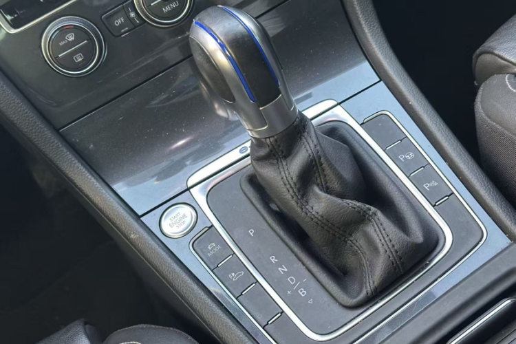 Volkswagen Golf New Energy (Imported) 2018 صورة سيارة #12