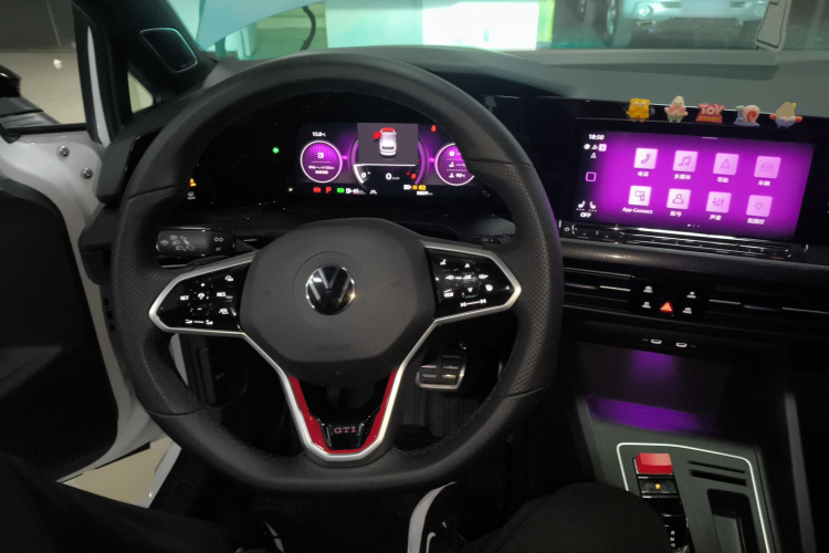 Volkswagen GolfGTI 2024 immagine di auto #12