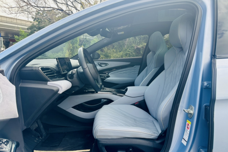 BYD Seal 2023 car image #12