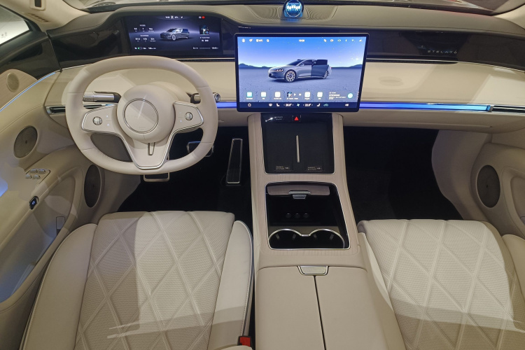 HongQi 2024 car image #12