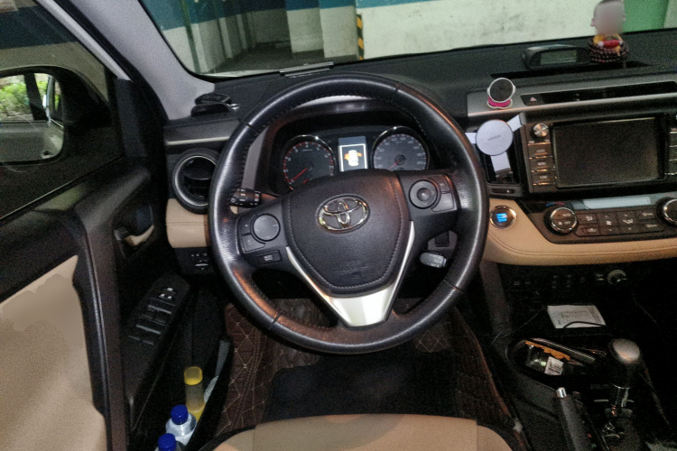 Toyota RAV4 2016 car image #12