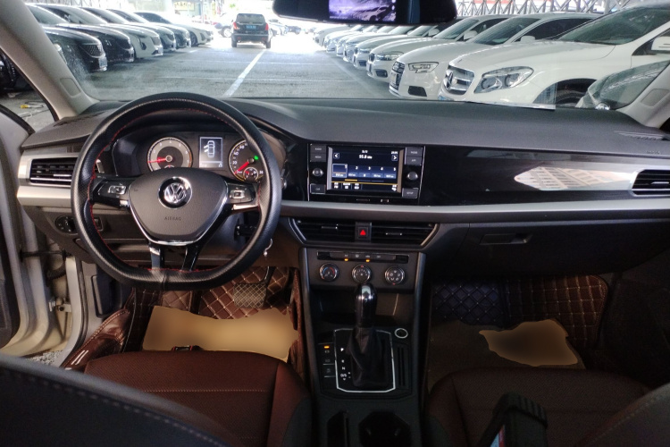 Volkswagen Lavida 2019 car image #12