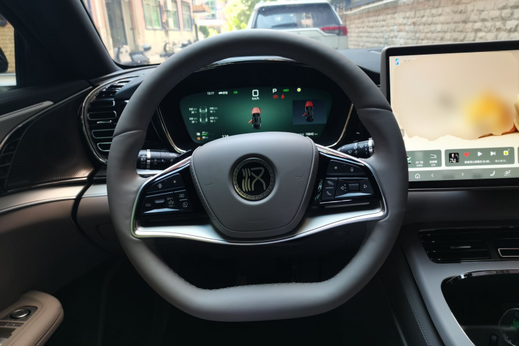 BYD Han 2025 car image #12